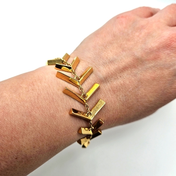 VINTAGE Botkier Gold Tone Graduated V Link Bracelet - Picture 5 of 6